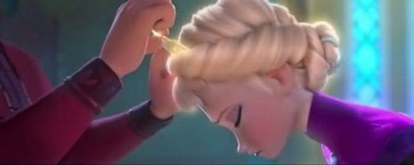 Coiffure : Le chignon du couronnement d'Elsa 