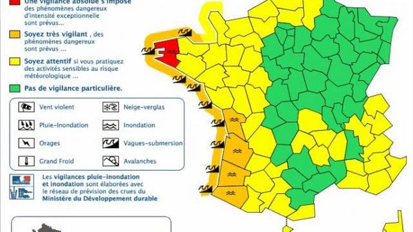 Le Finistère placé en alerte rouge (Direct)