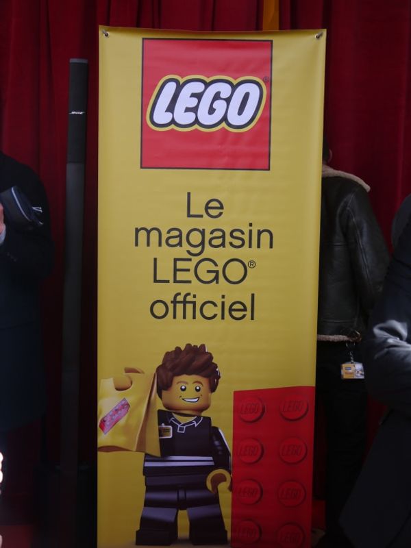 Ouverture du plus grand Lego Store à Disney Village.