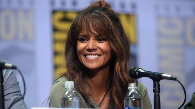 Il Y A Toujours Des Gens Pour Me Rappeler Que Mon Fils Est Un Enfant De Vieux Devenue Maman A 45 Ans Elle Raconte