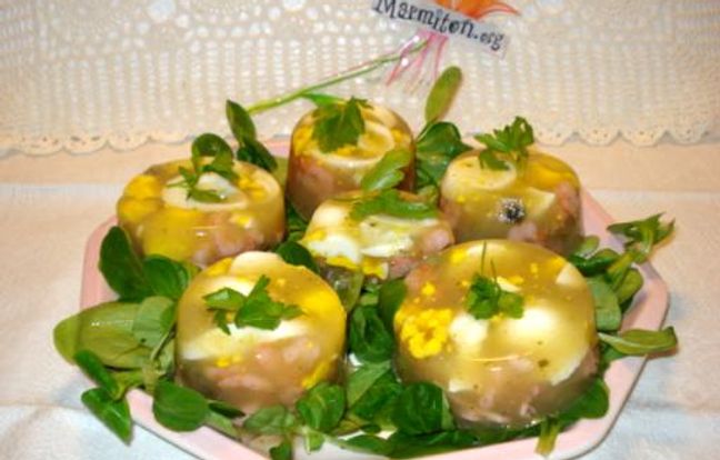 Aspic d'oeufs en gelée : Recette de Aspic d'oeufs en gelée - Marmiton