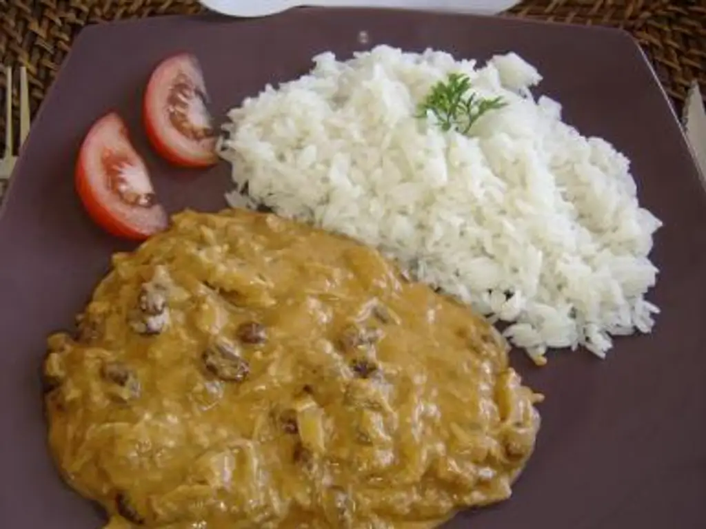 thon exotique (cacahuètes curry gingembre et raisins)
