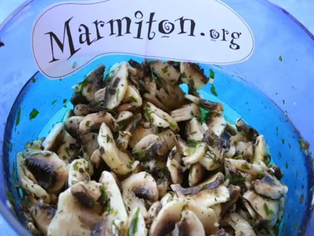 champignons marinés à l'estragon, thym et citron ( rencontre du 19 juin)