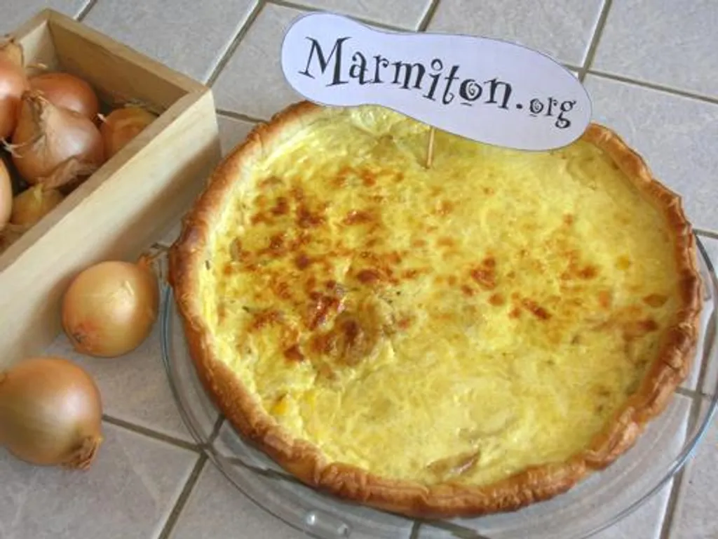 tarte aux oignons et au fromage râpé