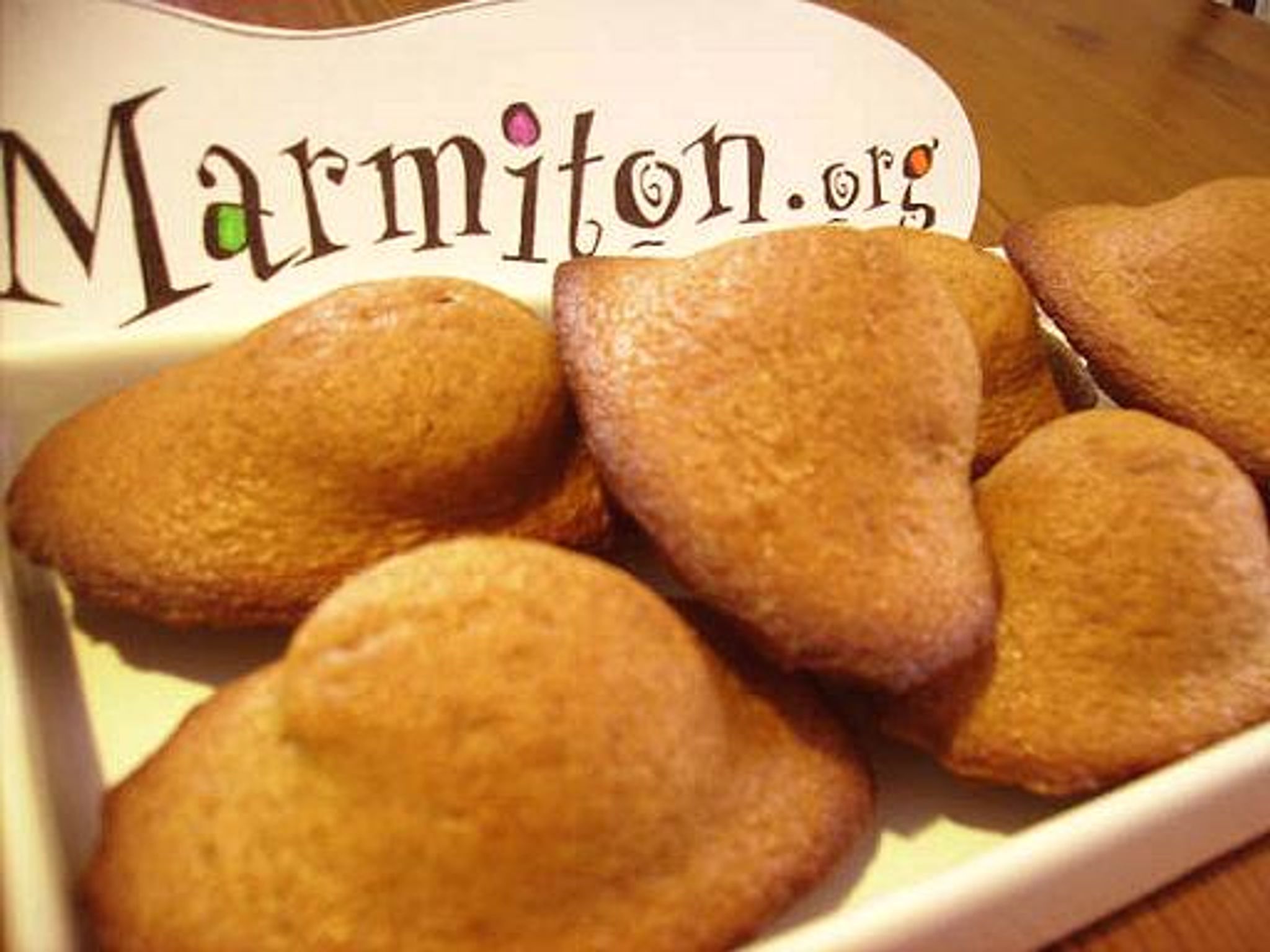 Madeleines moelleuses à la canelle : Recette de Madeleines moelleuses à ...