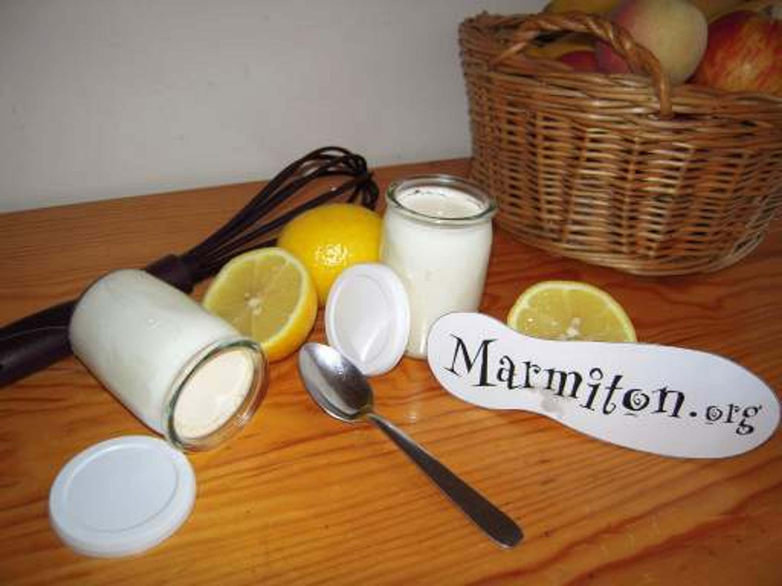Yaourt maison au citron : Recette de Yaourt maison au citron - Marmiton