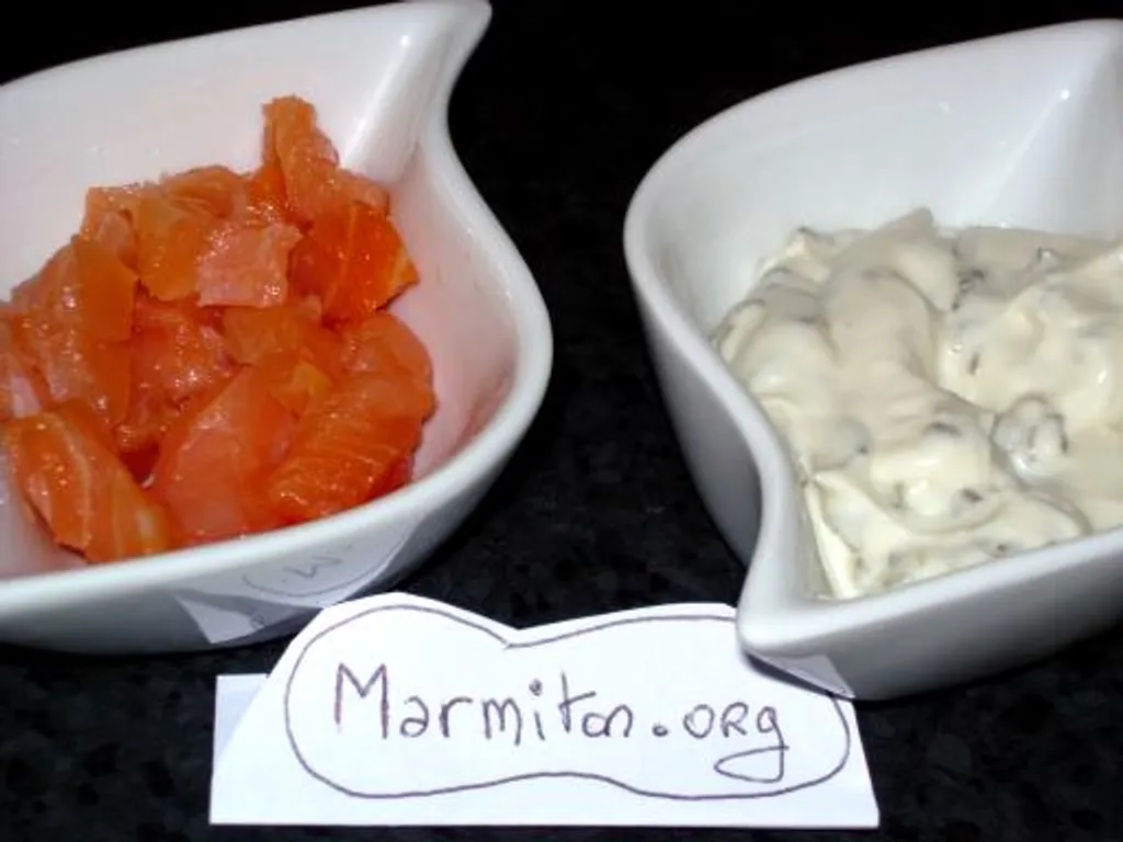 dés de saumon fumé sauce citron-ciboulette