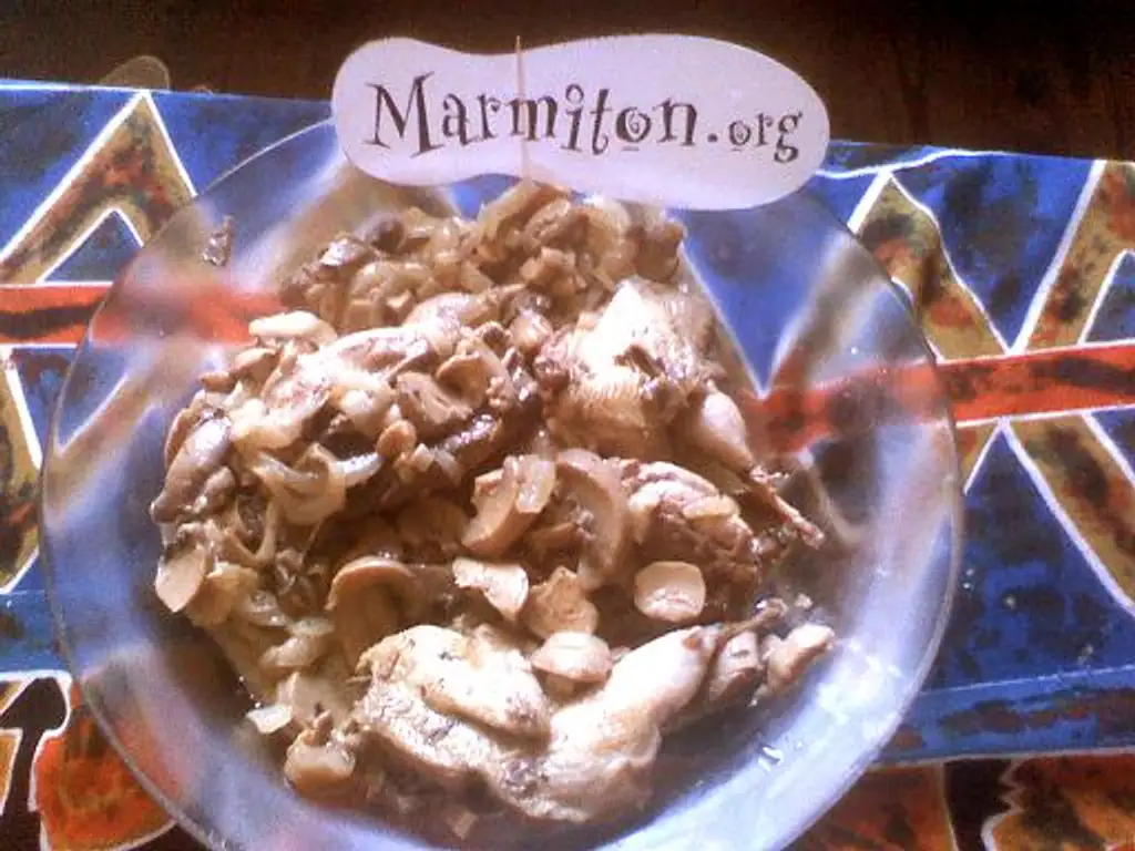 cailles aux petits oignons et champignons