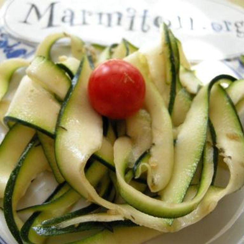 Salades De Courgettes Crues à La Provençale Salades de courgettes crues à la provençale : recette de Salades de courgettes  crues à la provençale
