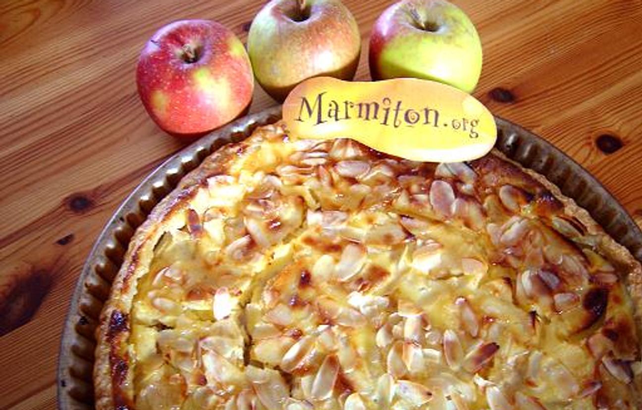 Tarte à la rhubarbe, aux pommes et aux amandes Recette