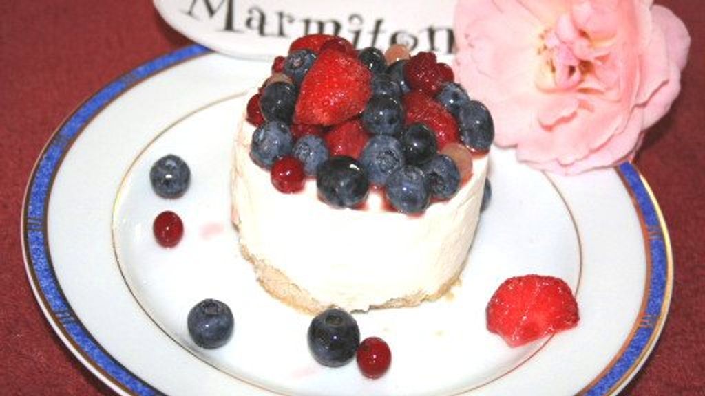 Petites Charlottes Au Fromage Blanc Parsemees De Fruits Rouges Recette De Petites Charlottes Au Fromage Blanc Parsemees De Fruits Rouges