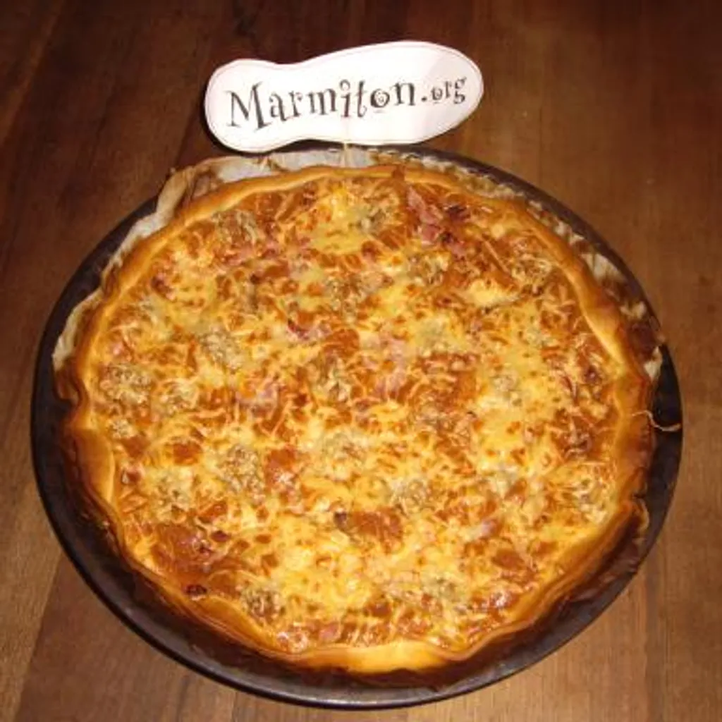 Tarte moelleuse au roquefort, lardons et noix-image