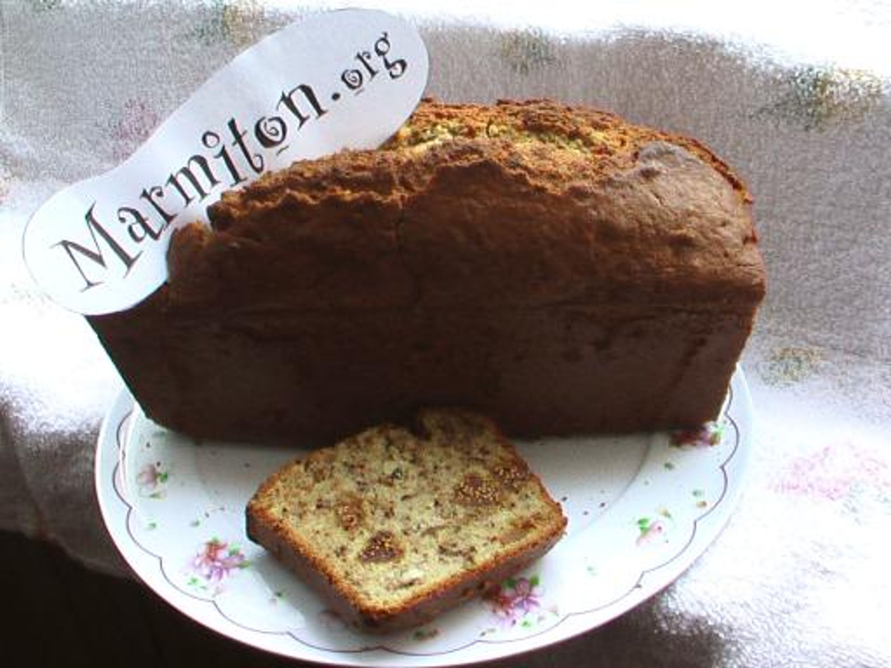 Cake aux figues, noix et noisettes Recette de Cake aux figues, noix et noisettes Marmiton