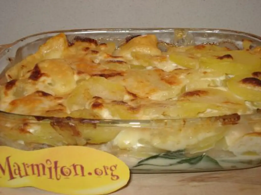 gratin d'epinard accompagné de patates et de poulet