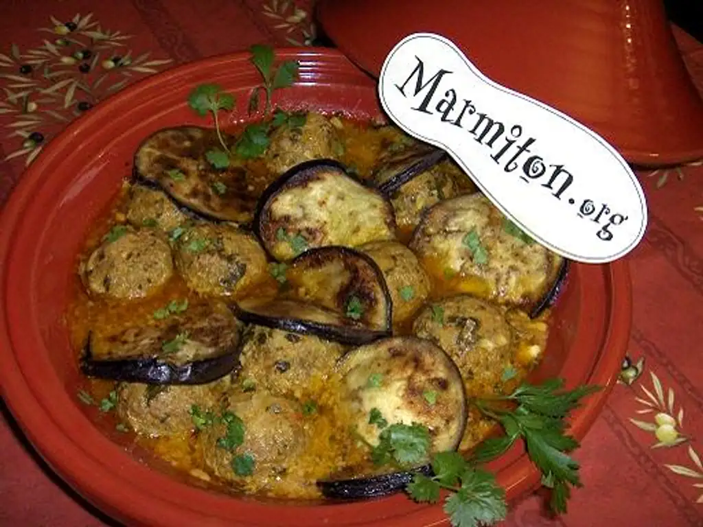 tajine de boulettes de kefta, aubergines frites