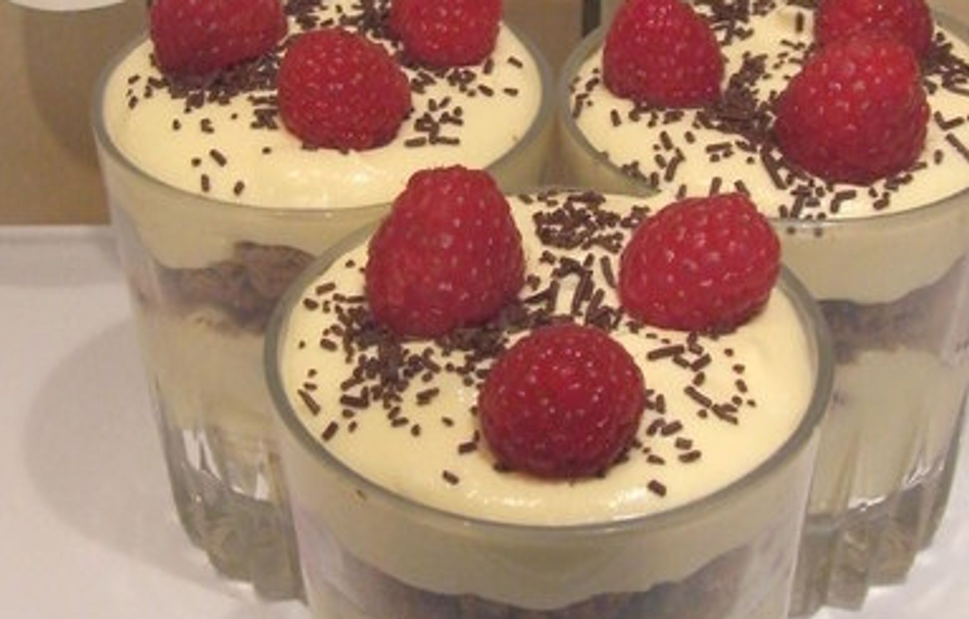 Coupe de framboises et de cookies au mascarpone Recette de Coupe de framboises et de cookies