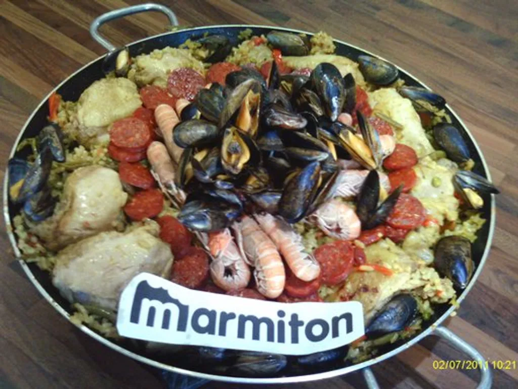 paëlla traditionnelle au feu de bois