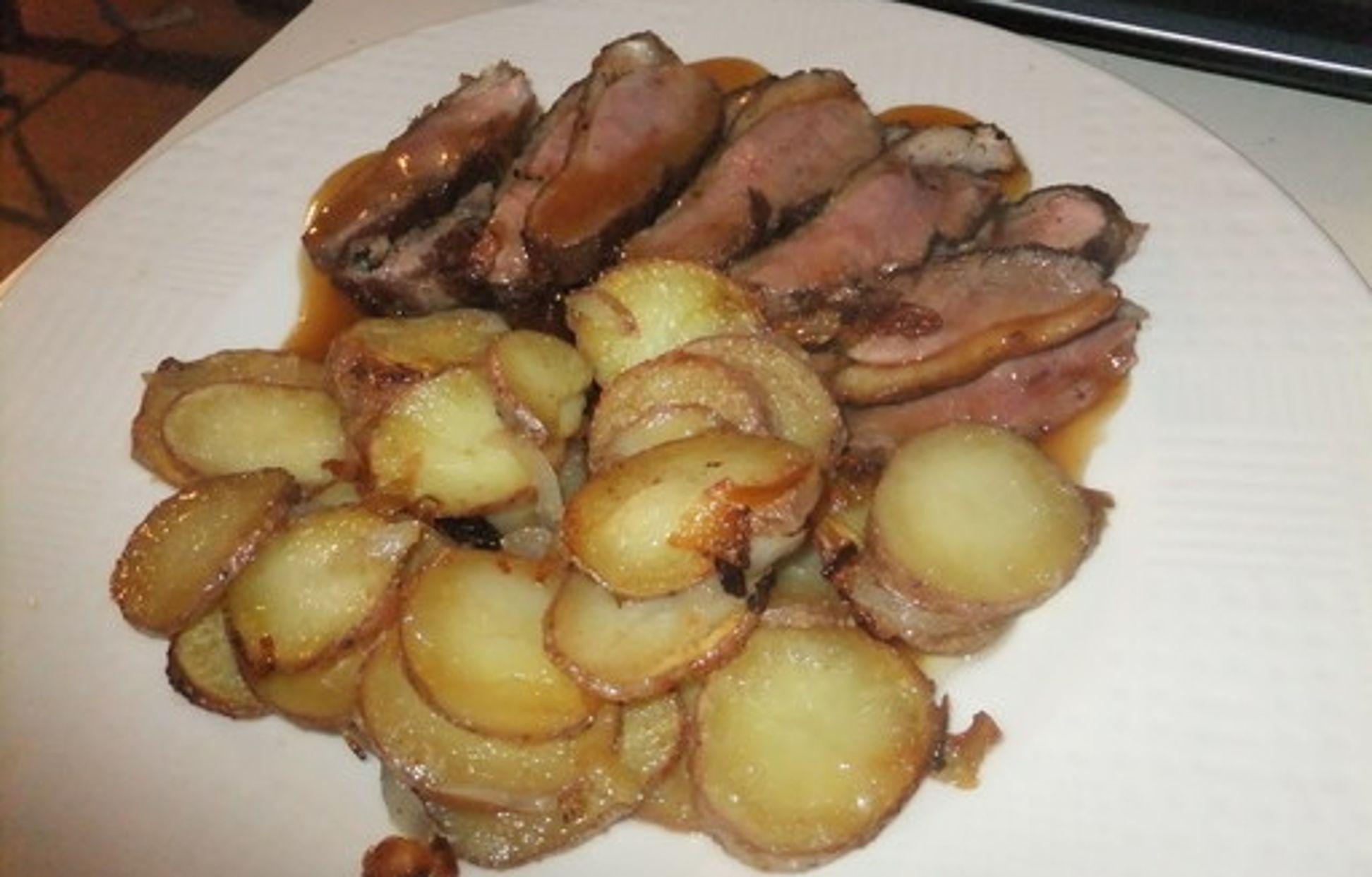 Magret De Canard Au Miel, Pomme De Terre Et Oignon à L'ail : Recette De ...