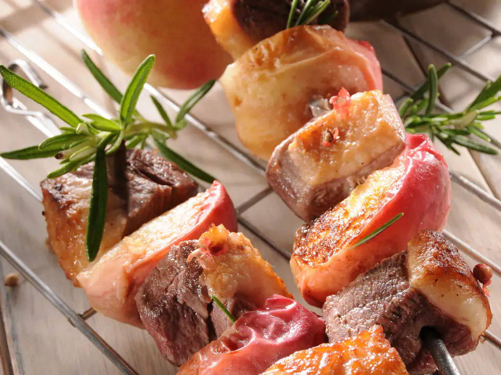 brochettes de canard aux pêches