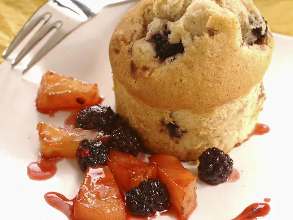 muffins aux mûres et poêlée d'ananas
