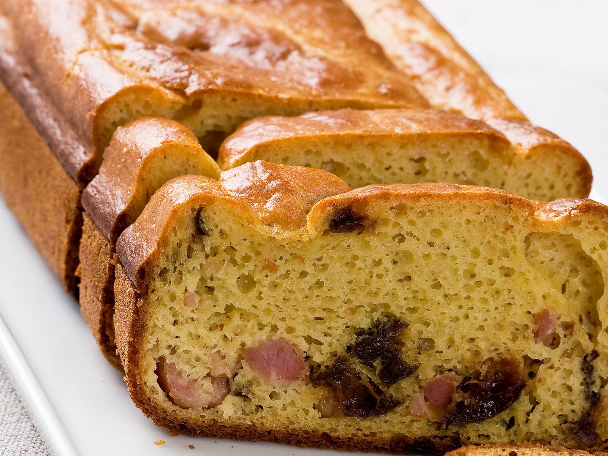 Cake aux pruneaux et aux lardons : Recette de Cake aux pruneaux et aux ...