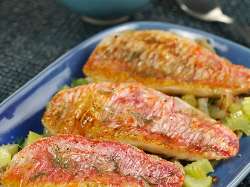 filets de rougets rôtis au fenouil et beurre au basilic