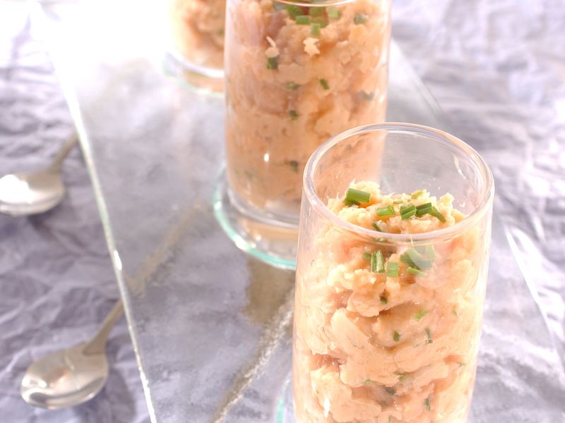 Tartare Au Saumon Fume Sauce Yaourt Ciboulette Recette De