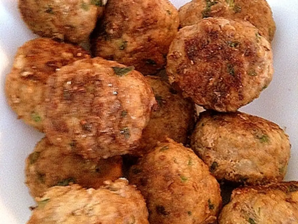 boulettes de boeuf au raz -el-hanout jaune et coriandre fraîche