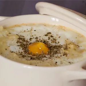 Oeufs gratinés en coque de purée