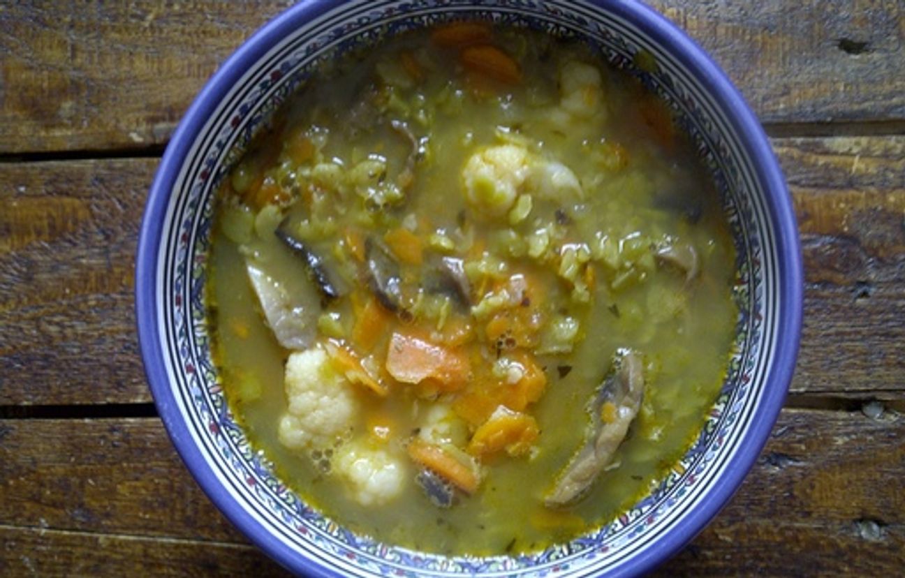Soupe de pois cassés et légumes façon minestrone : Recette de Soupe de ...