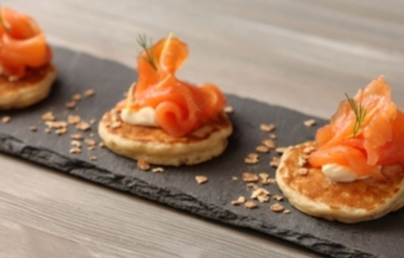 Blinis au saumon fumé : Recette de Blinis au saumon fumé - Marmiton