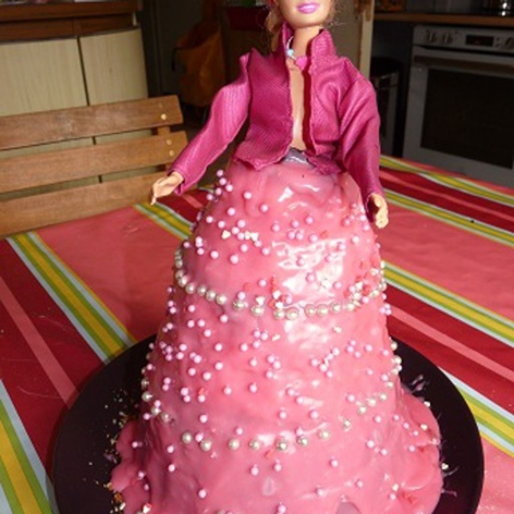 Gâteau d'anniversaire Barbie : Recette de Gâteau d'anniversaire Barbie