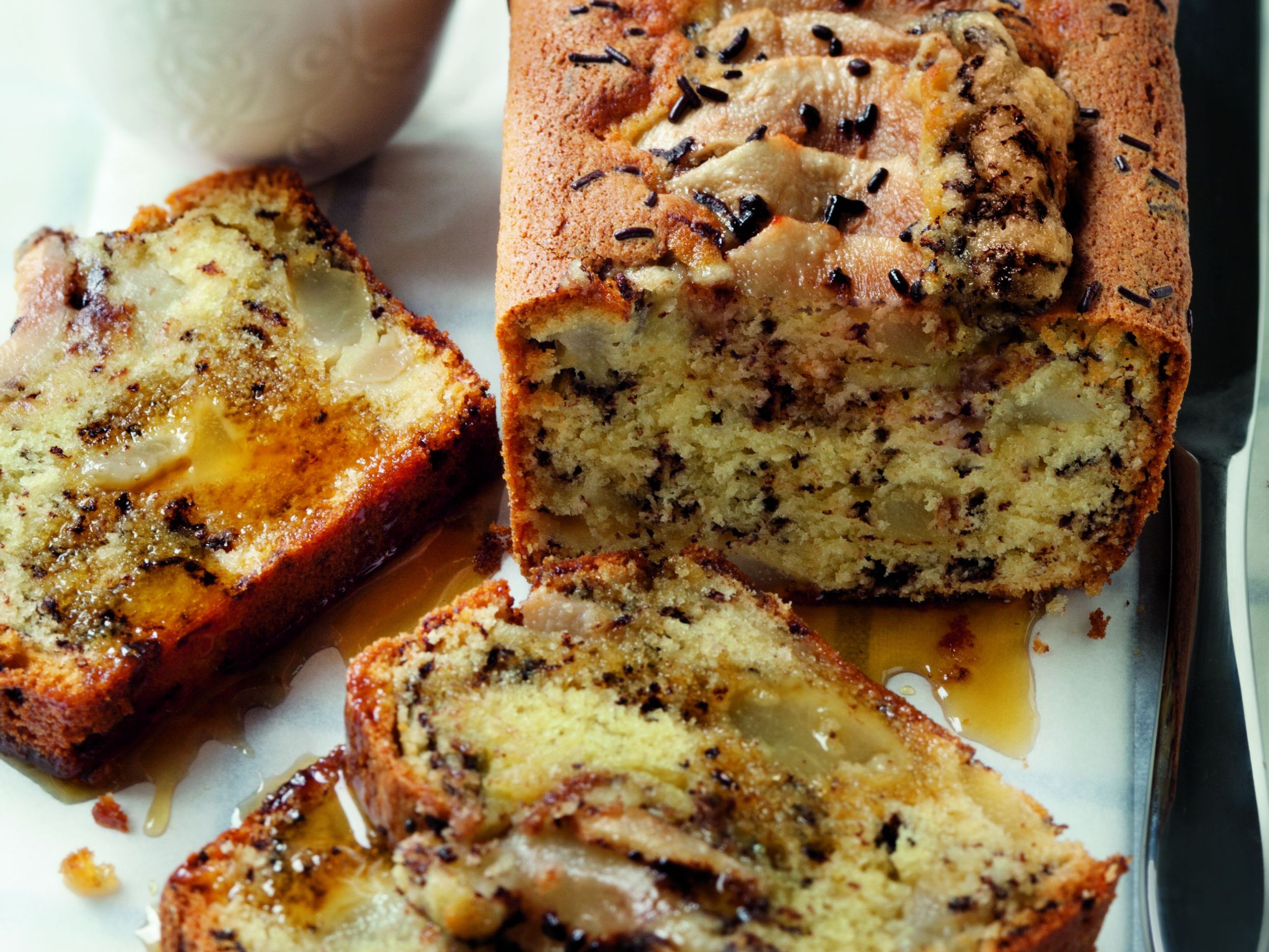 Gâteau au yaourt, poires et chocolat Recette de Gâteau au yaourt, poires et chocolat Marmiton