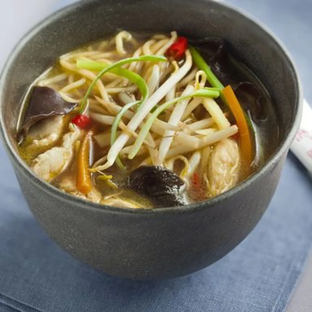 Recette - Soupe chinoise aux raviolis en vidéo 