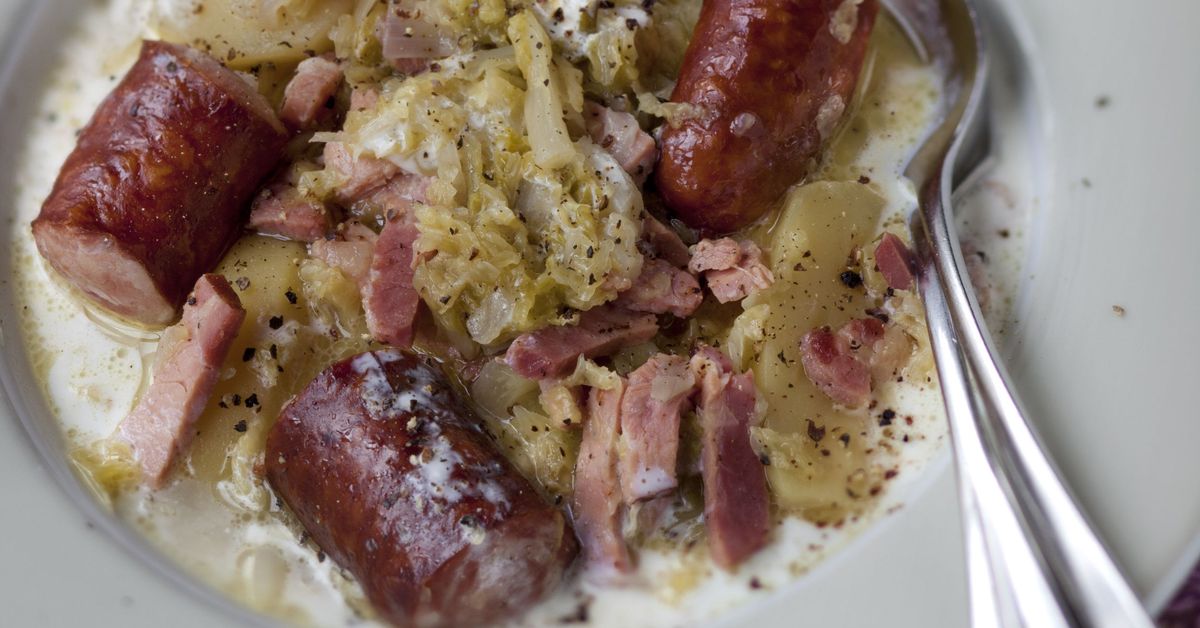 Potée au choux et saucisse de Morteau : recette de Potée au choux et