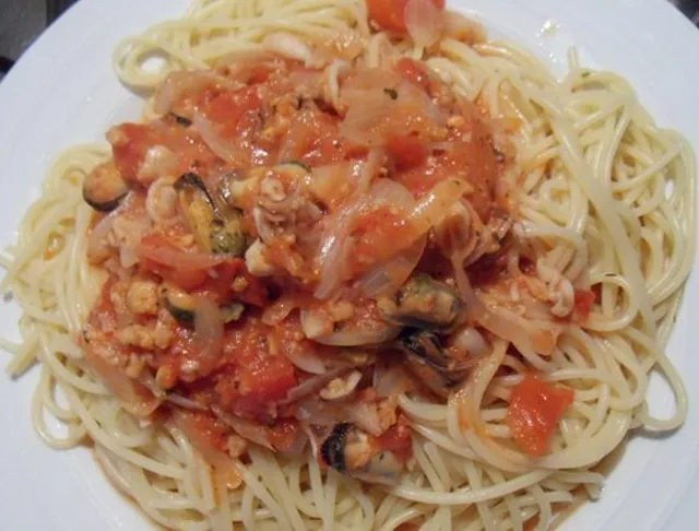 Spaghetti aux fruits de mer à la niçoise : recette de Spaghetti aux
