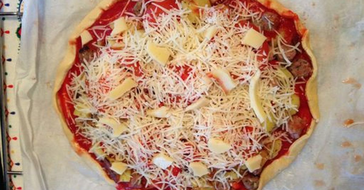Pizza pomme de terre/chair à saucisse : recette de Pizza pomme de terre