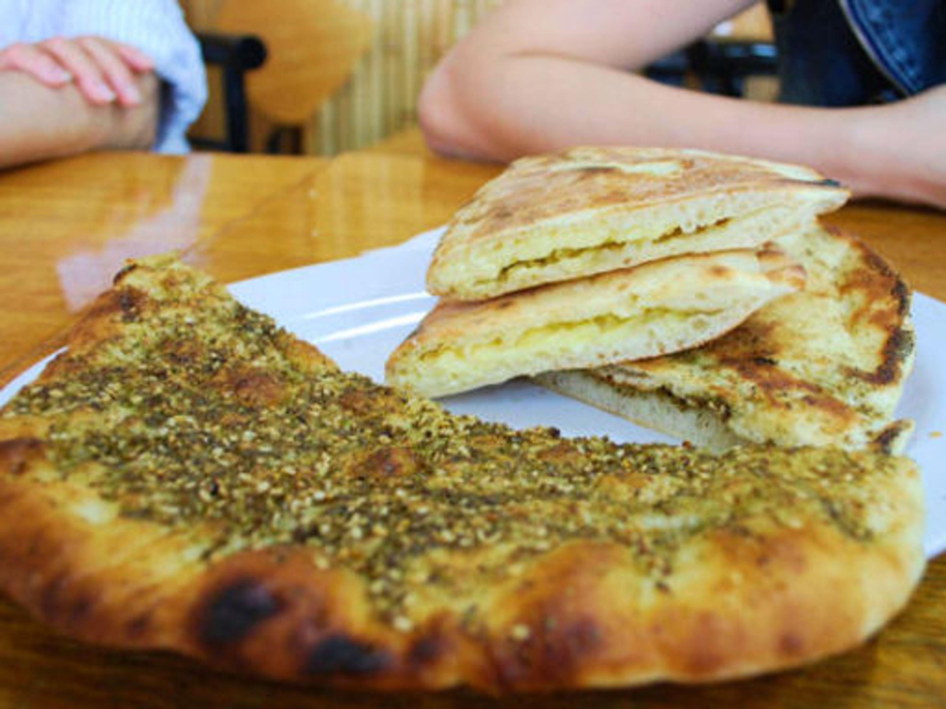 mannouché b'zaatar (pizza libanaise au thym) Recette de mannouché b