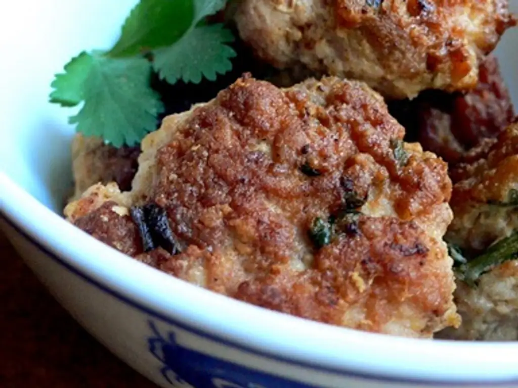 croquettes de porc au gingembre sauce yaourt et ciboulette