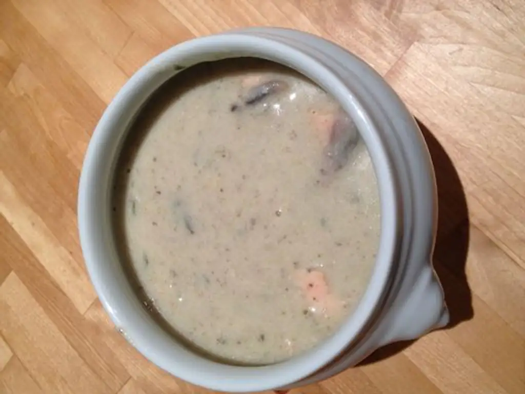 soupe au saumon ( salmon chowder )