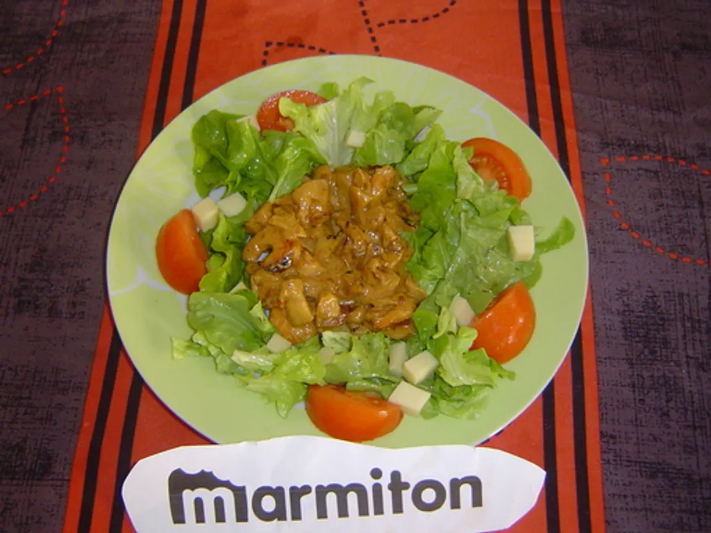 salade aux crevettes roses, pommes et curry