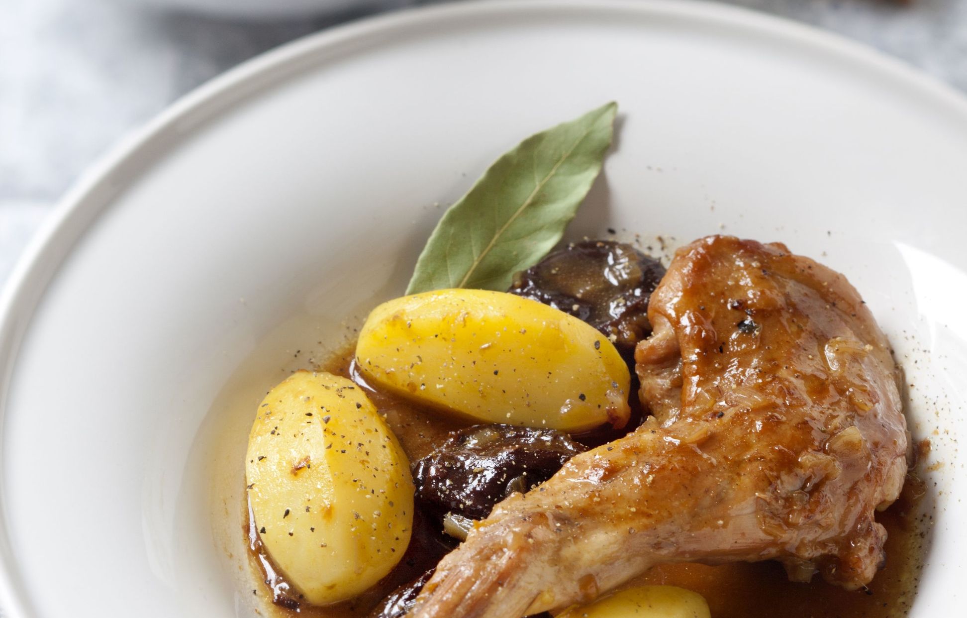Lapin aux pruneaux : Recette de Lapin aux pruneaux - Marmiton