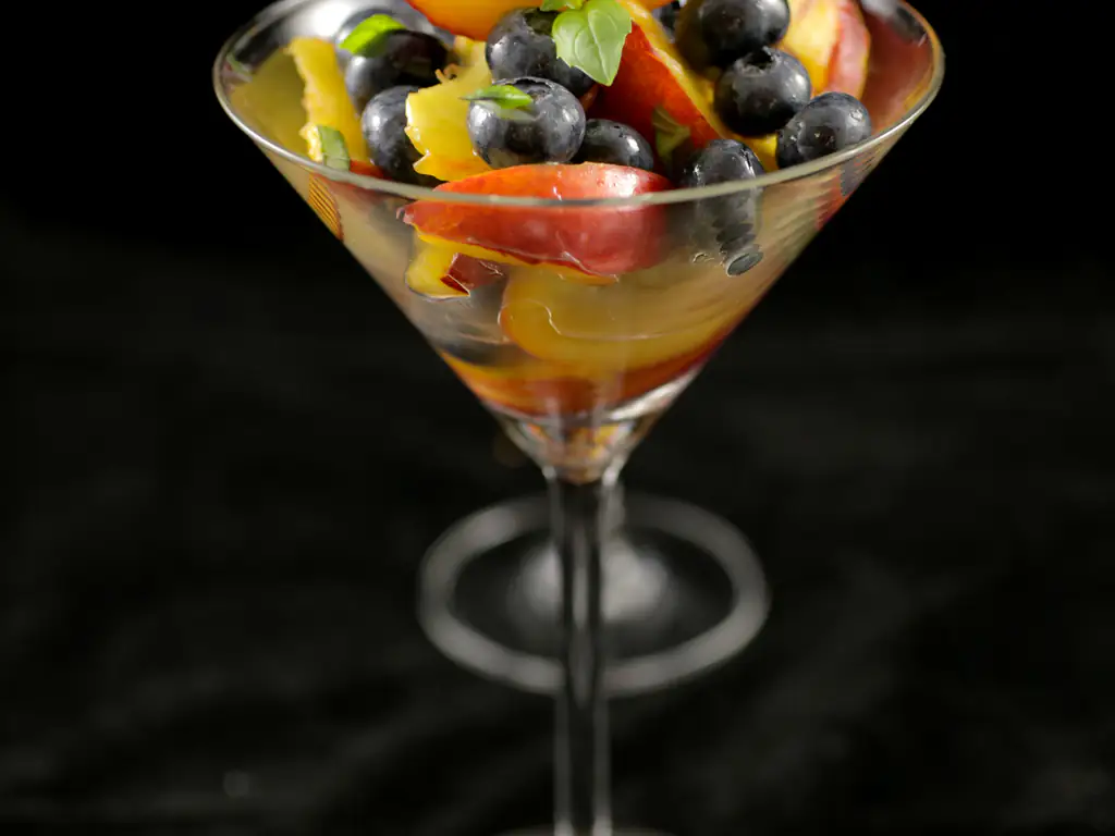 salade rafraîchissante aux myrtilles et aux nectarines