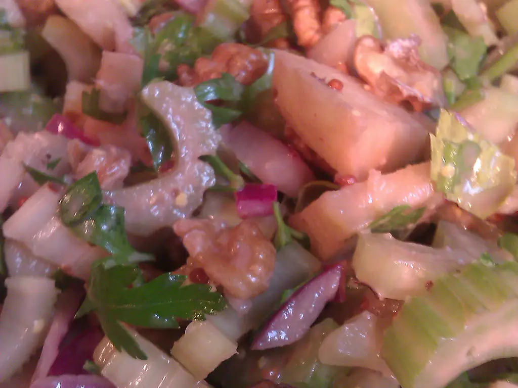 salade céleri-pomme granny-noix-oignon rouge-persil