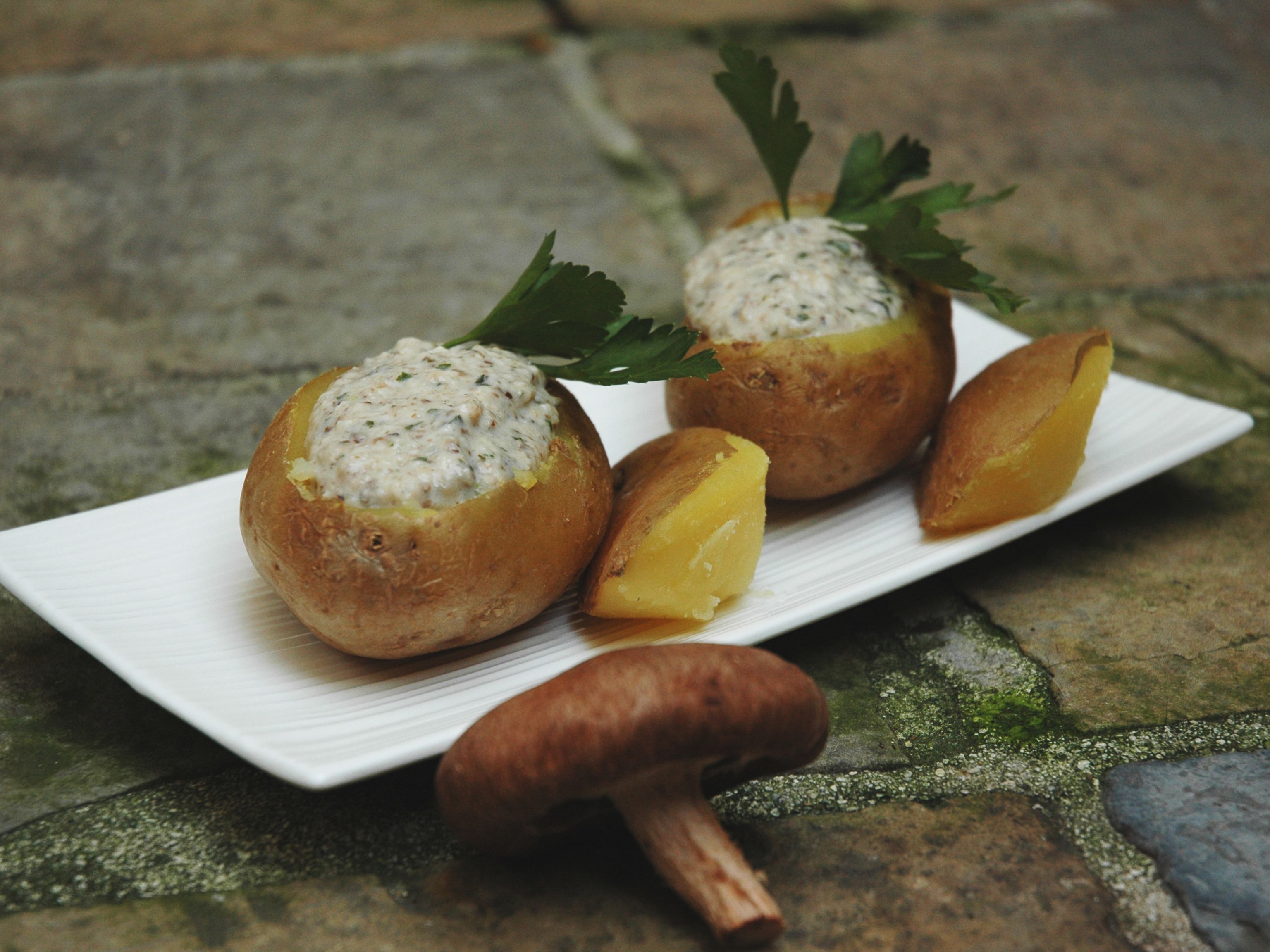 Recette Pomme De Terre Champignon Crème Fraîche Pommes de terre farcies à la crème de champignons : Recette de Pommes