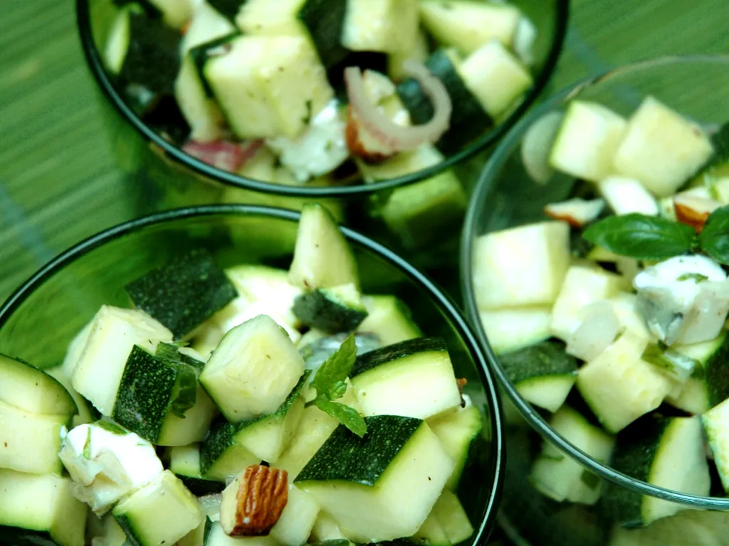 courgettes marinées au chèvre et herbes fraîches
