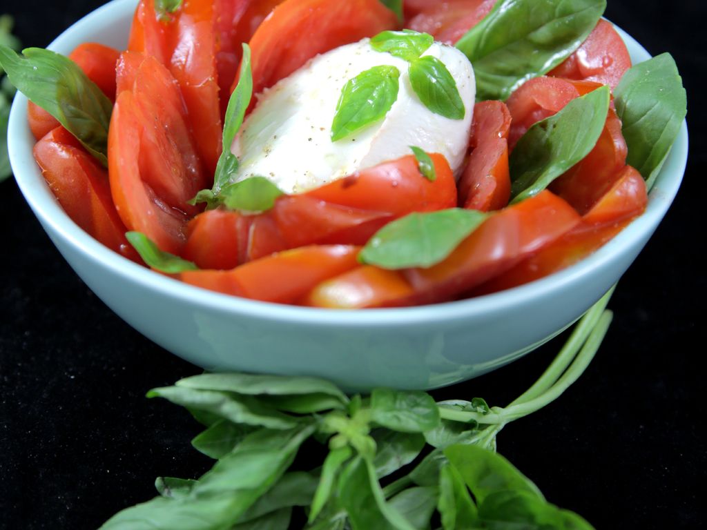 Salade de tomates à la mozzarella Recette de Salade de tomates à la mozzarella