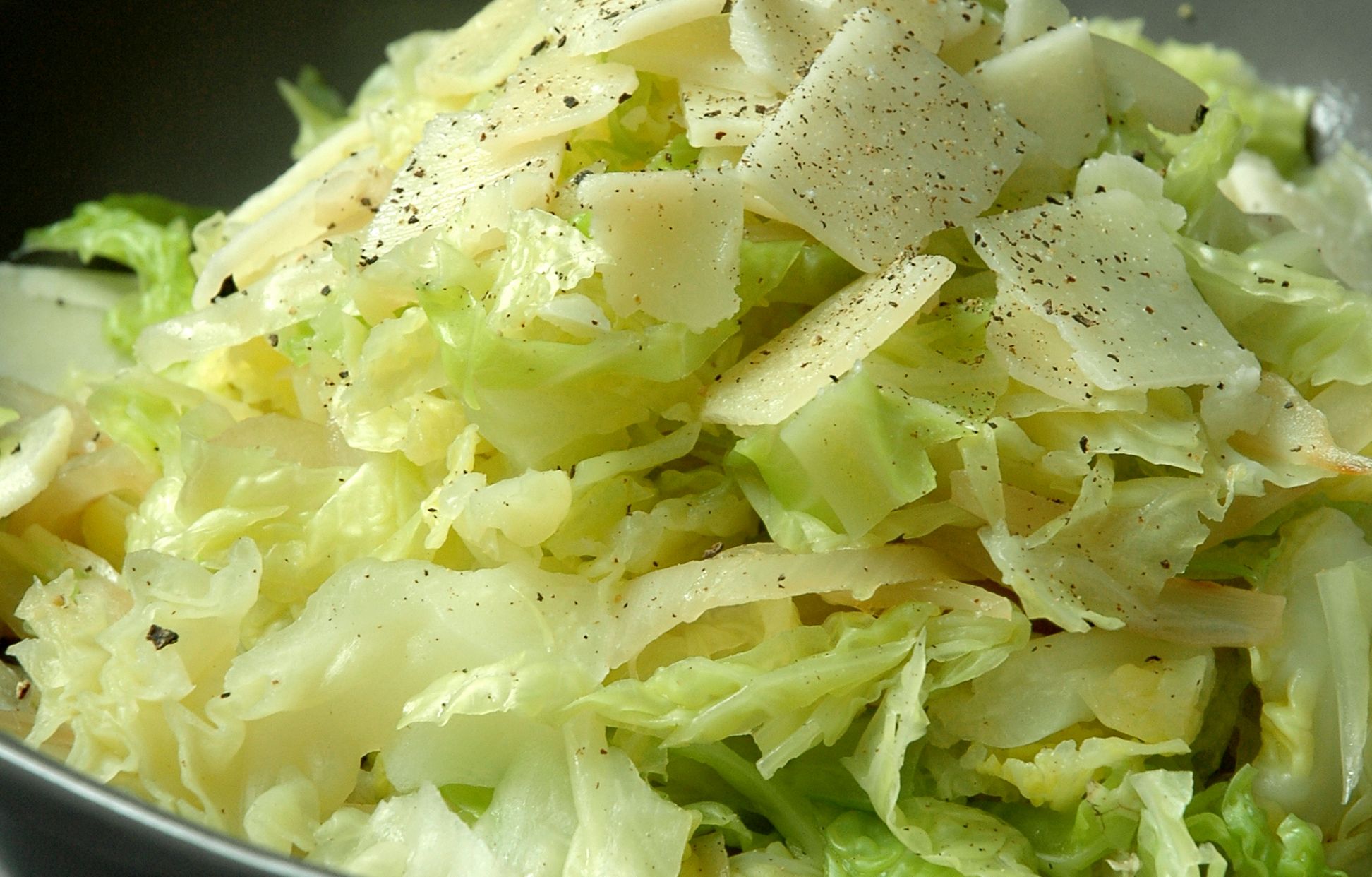 Chou vert à la tomate et parmesan : Recette de Chou vert à la tomate et