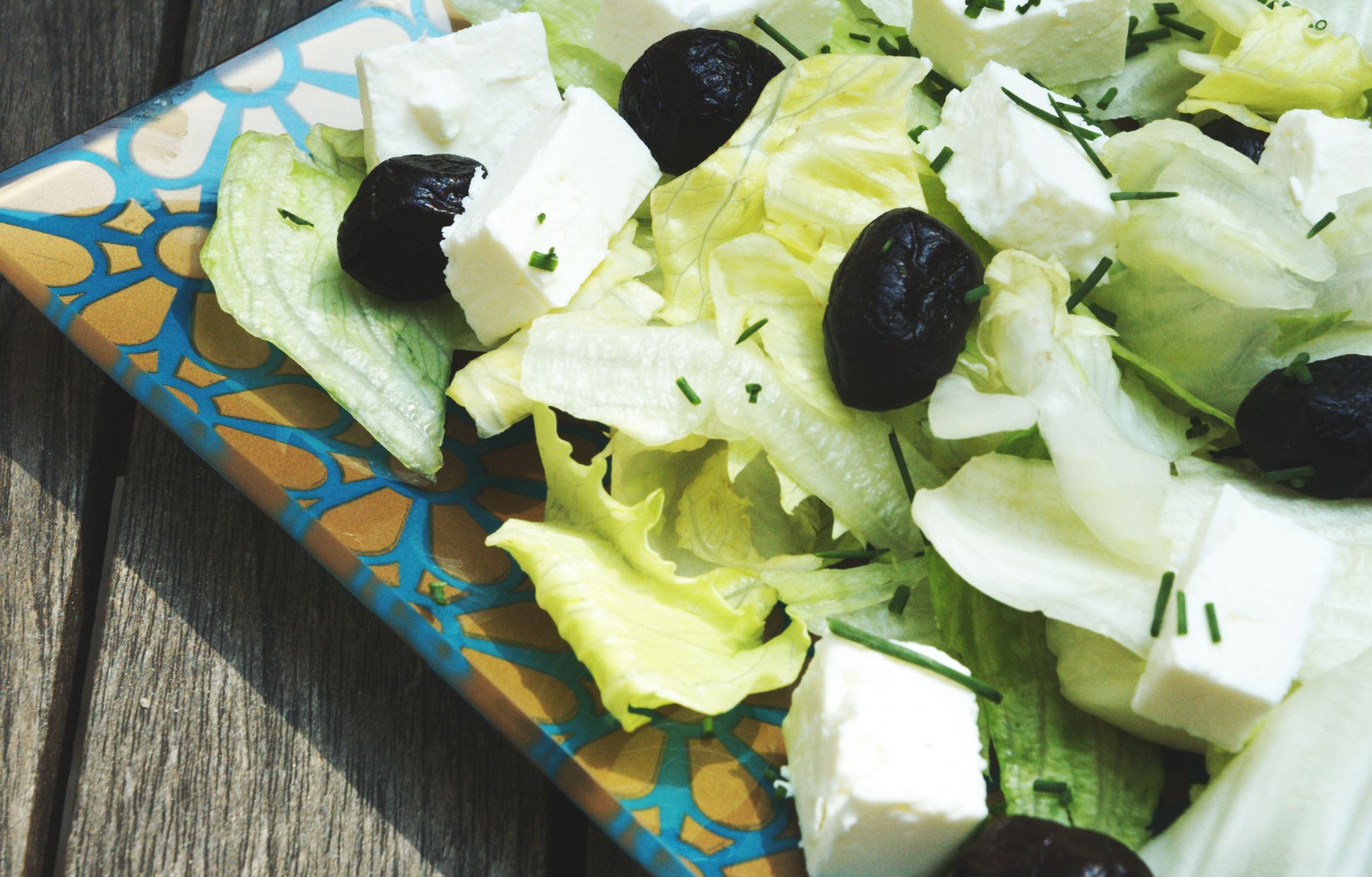 Salade iceberg à la feta et aux olives : Recette de Salade iceberg à la ...