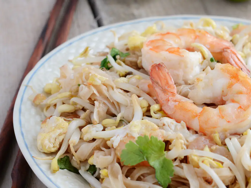 nouilles sautées au soja et aux crevettes